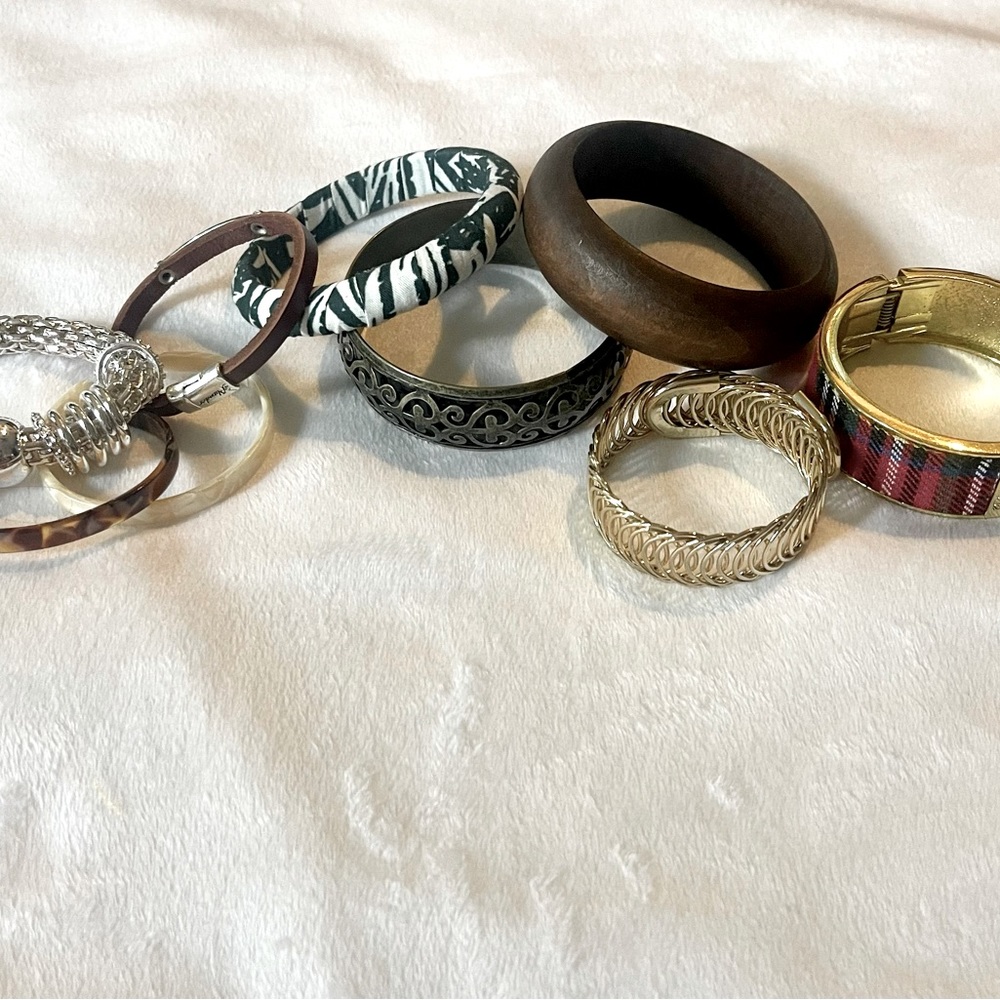 Lot of 9 plunder bracelets
